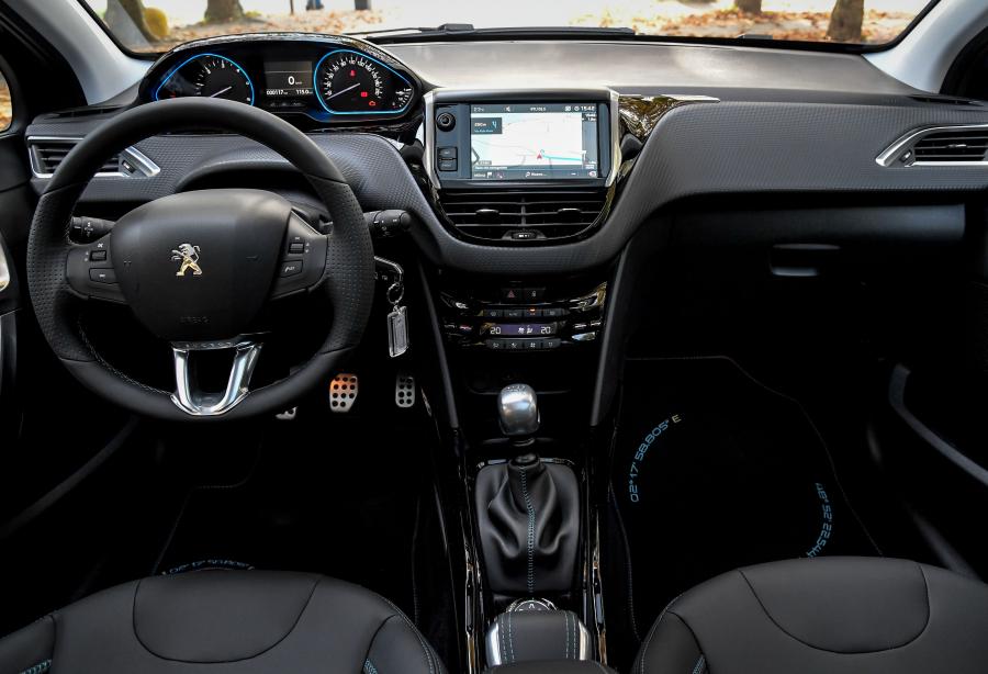 Торпедо Peugeot 2008 Crossway 2017 года  (фото 24 из 26)